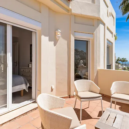 La Quinta Hills - Modern Andalusian-style With Rooftop Terrace Apartment *