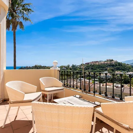 Apartment La Quinta Hills - Modern Andalusian-style With Rooftop Terrace *