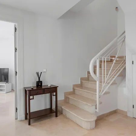 La Quinta Hills - Modern Andalusian-style With Rooftop Terrace Apartment *